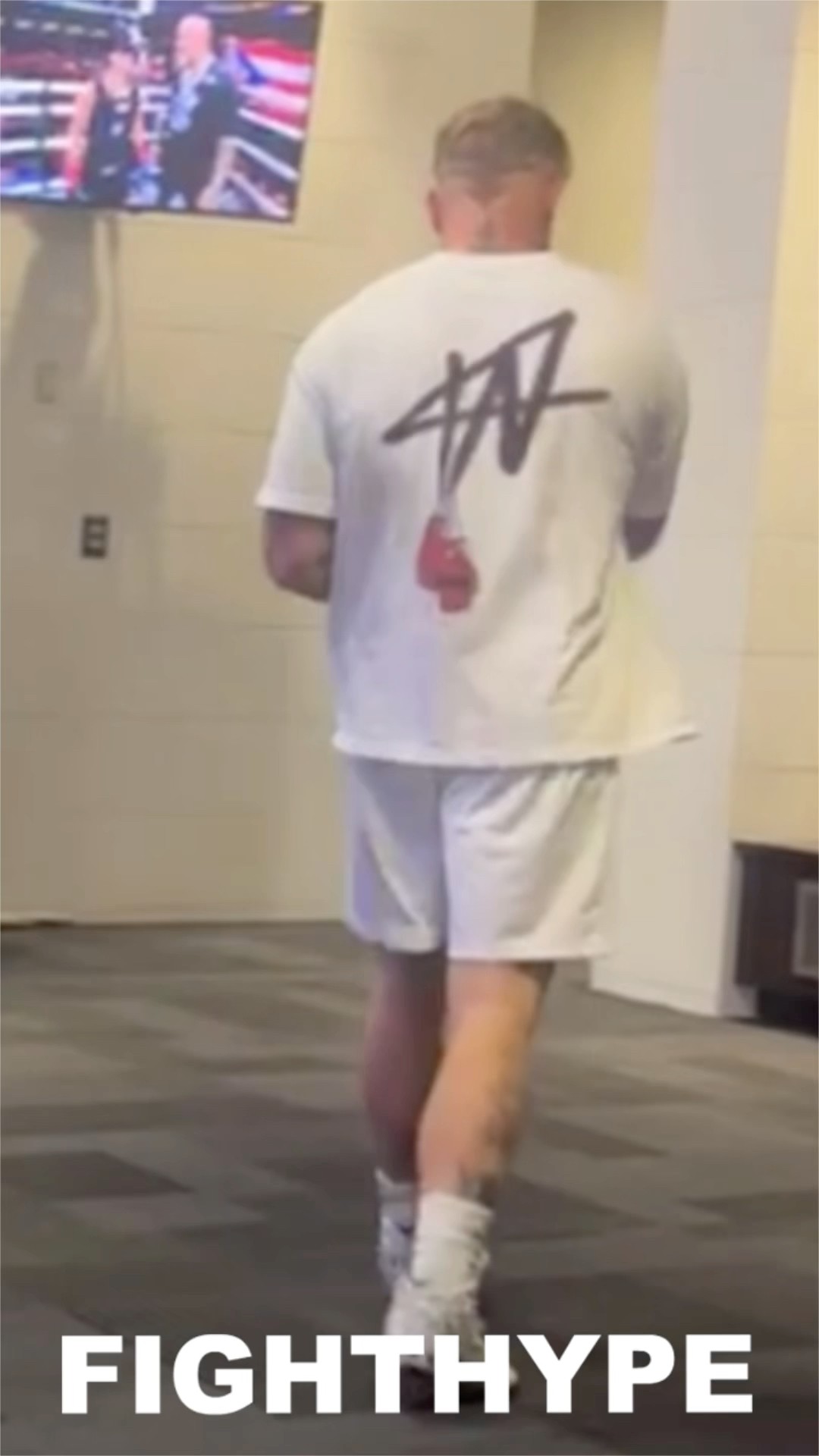 Jake Paul WARMS UP to KNOCK OUT Mike Tyson in dressing room