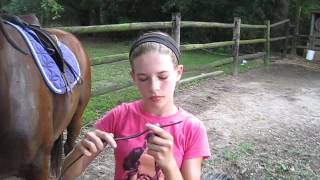 how to untack a horse!!!