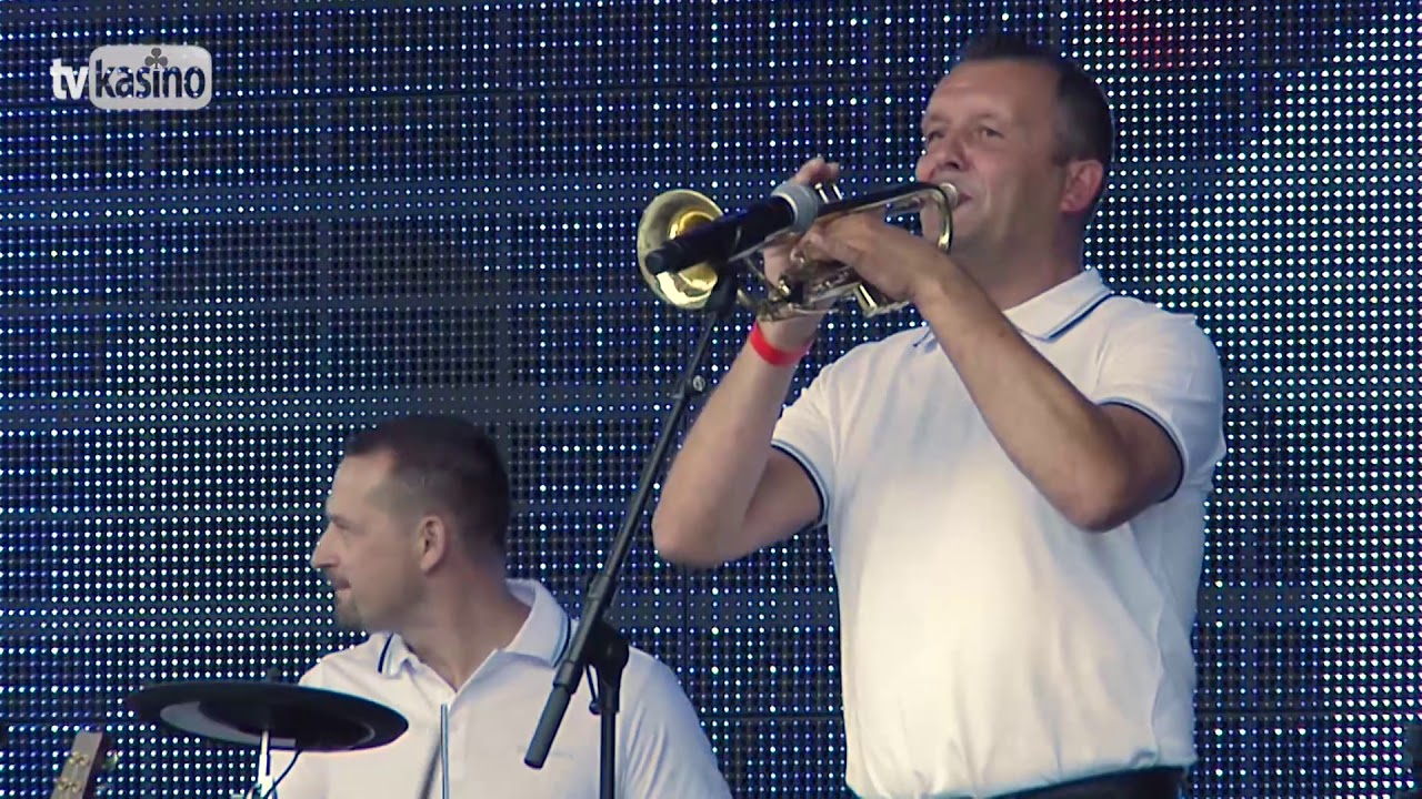 M plus M: Biela ruža rozkvitala