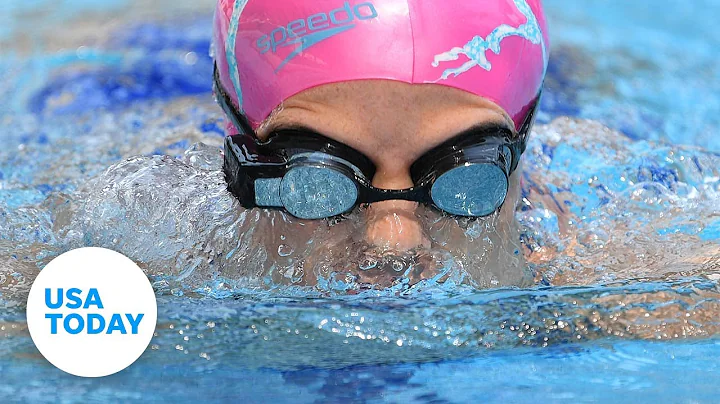 Julia Russell swims with AR goggles from FORM | US...