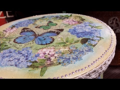 Decoupage con papel de arroz para decorar una bandeja de madera