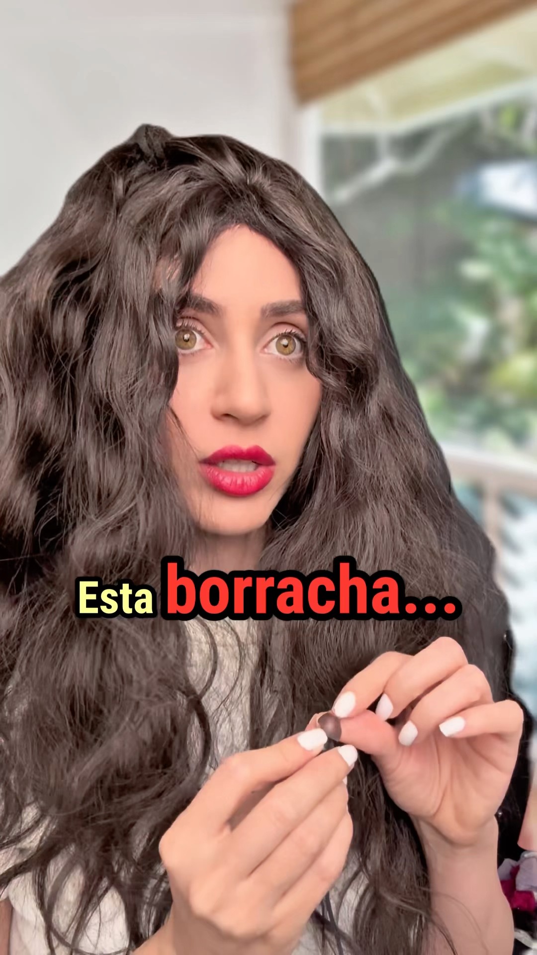 Borracha em espanhol: bêbada, e não a de apagar