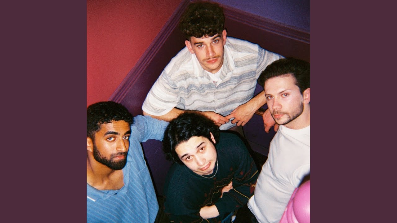 YouTube पर Jungle Lady देखें YouTube पर Jungle Lady देखें