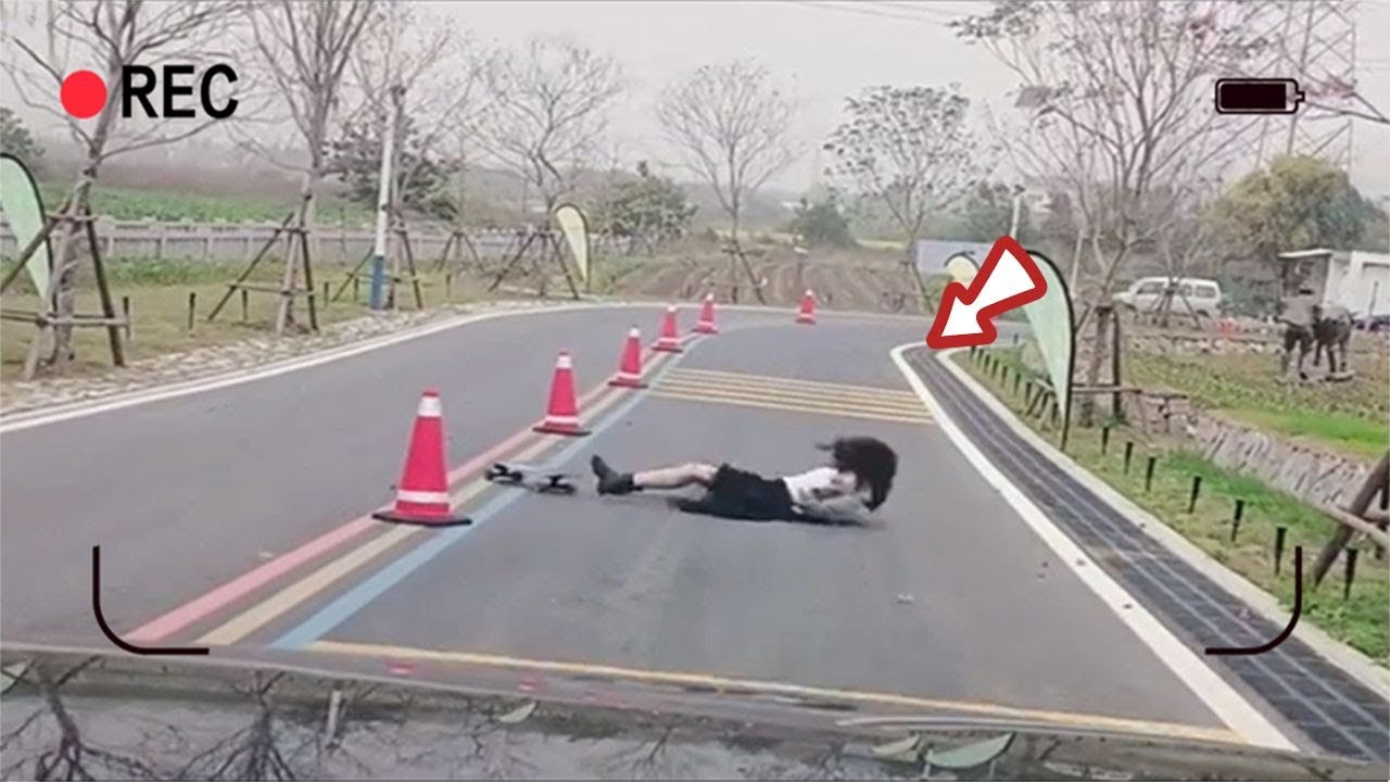 當行車記錄儀、記錄下難以置信的瞬間!公路的神奇瞬間！｡ÒдÓ)ﾉ