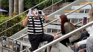 Tom the Famous SeaWorld Mime Takes Center Stage: Hilarious Show at SeaWorld Orlando