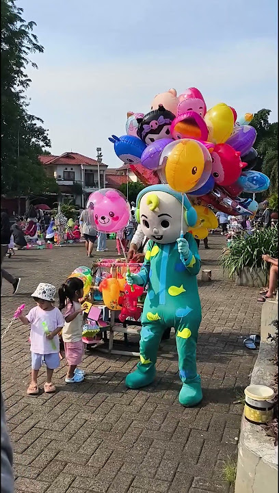 cocomelon wheels on the bus go round