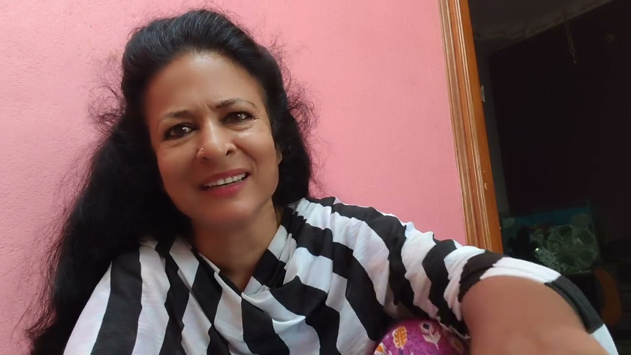 .பஸ் ஸ்டாண்ட் பிச்சைக்காரி பத்திரமா இரு பதறாதே கூட இருக்கிறவனுக்கு நீ மரியாதை குடுக்குறியா எச்ச. ..