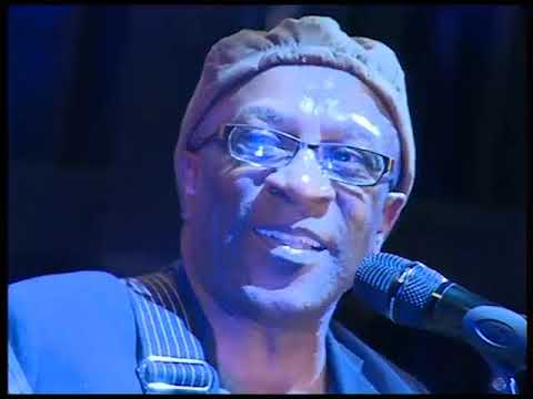 Vicky EDIMO en live | FENAC 2016 – L'icône du funk camerounais illumine la scène 🇨🇲🎸
