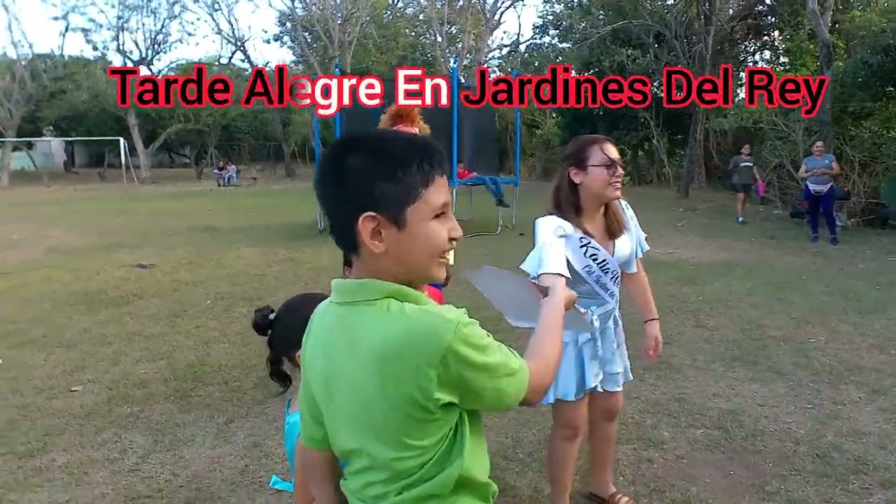 REINA DE LA COL.JARDINES DEL REY Y COMITE CELEBRAN TARDE ALEGRE A LOS NIÑOS Y NIÑAS