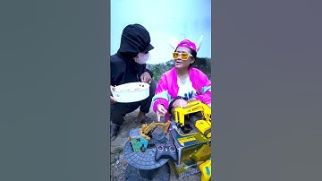 Người em Ăn Kẹo Mút đòi mua Xe Cẩu Múc Cát , Máy Xúc Điều Khiển Từ Xa