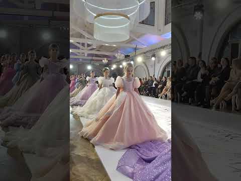 Fashion показ...детская мода #топ #подпишись #стиль #мода #лучшее #весело #украина #вечерниеплатья