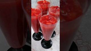 عصير فريز (فراولة ) بالفانيليا وماء الزهر