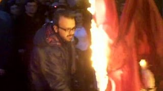 Yerevanda Türkiyə bayraqlarını yandırıblar Resimi