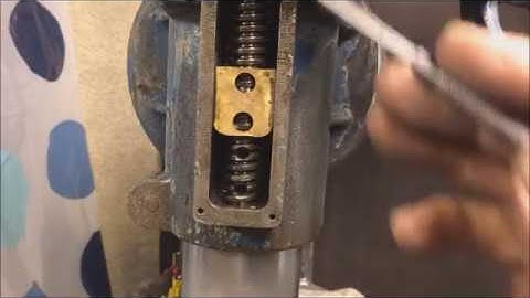 Index Model 40H Mill.  a Stubborn lead nut  = DEFEAT