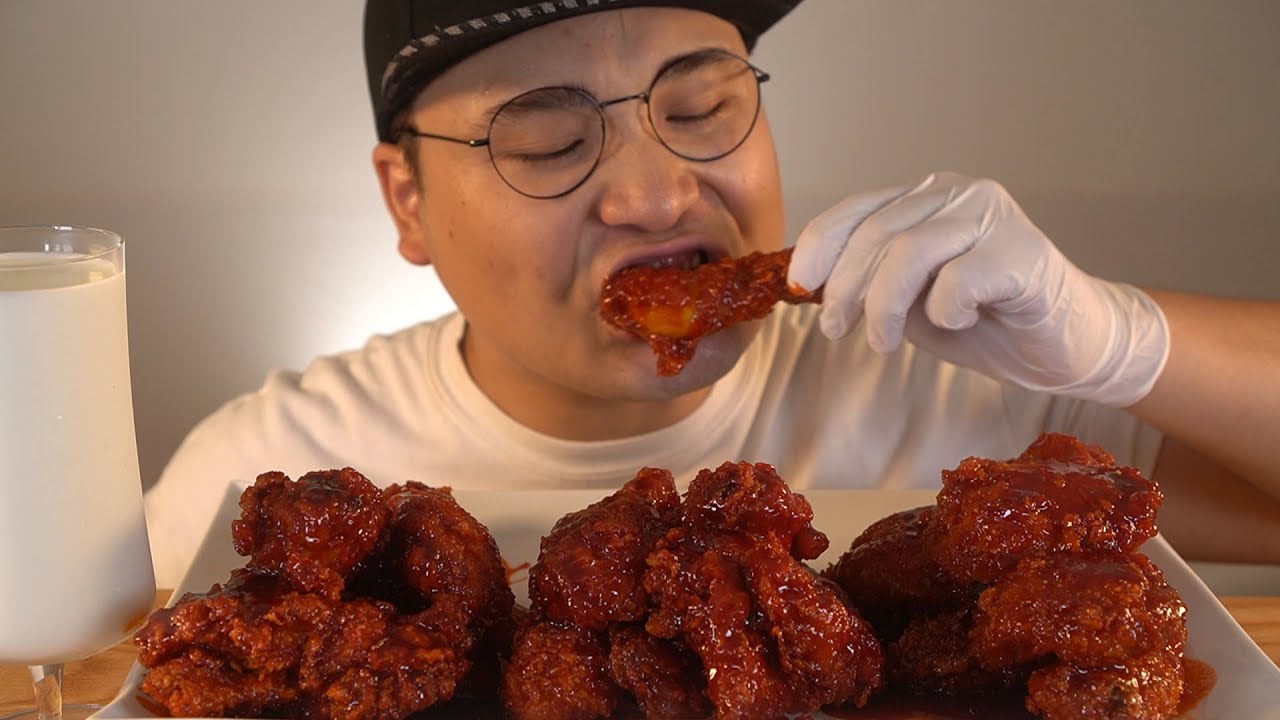 BBQ 뱀파이어 치킨 매운맛 3단계 먹방~!! 리얼사운드 social eating Mukbang(Eating show)