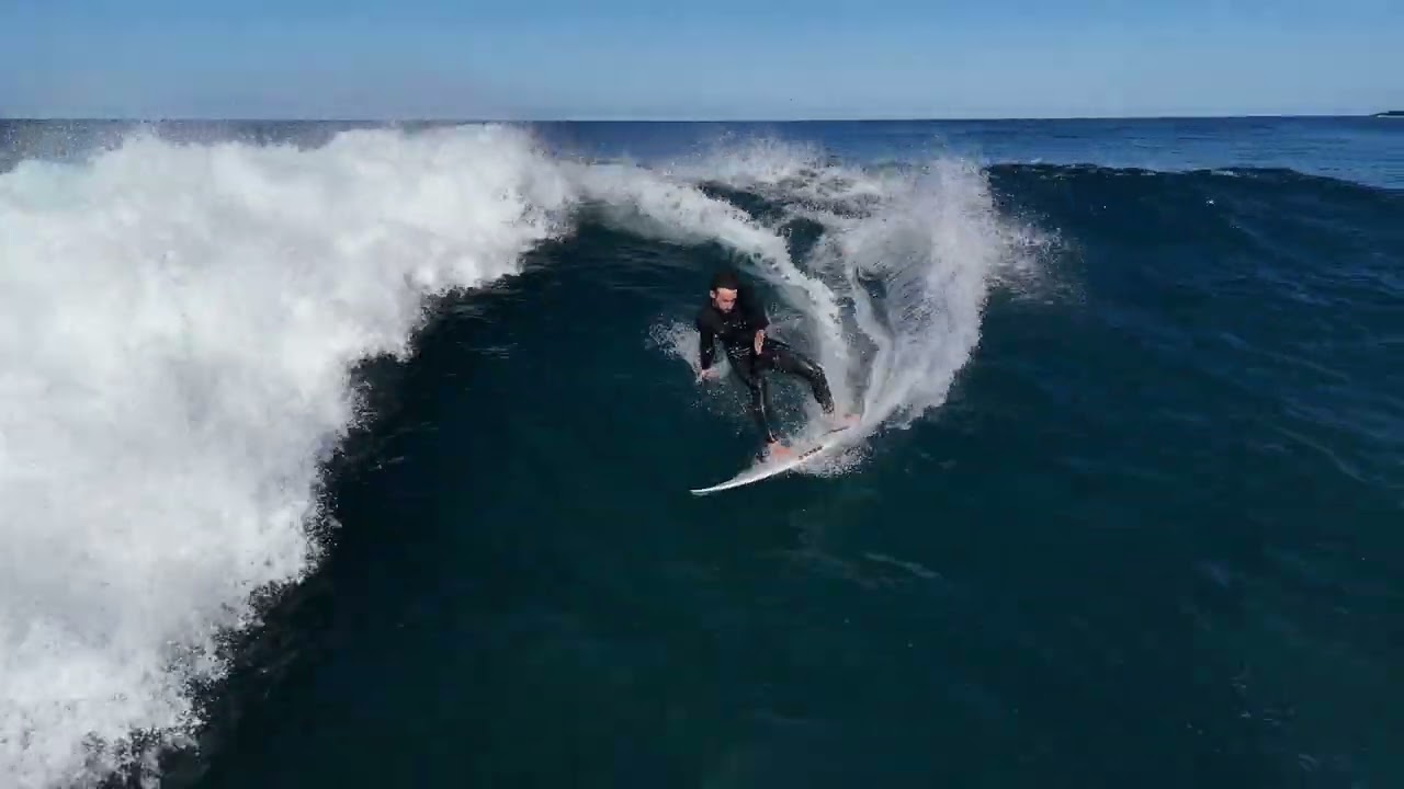 GANLE SURFING ON WAVES WITHOUT A WALLS