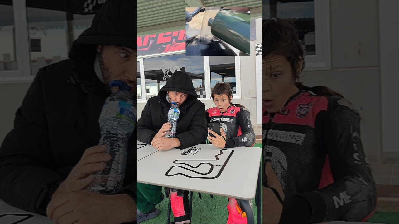 #девочканамото