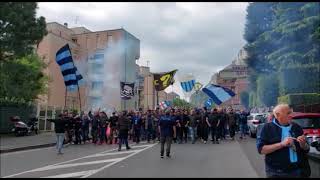 Lecco: il corteo degli ultras blucelesti prima della gara con la Pro Vercelli