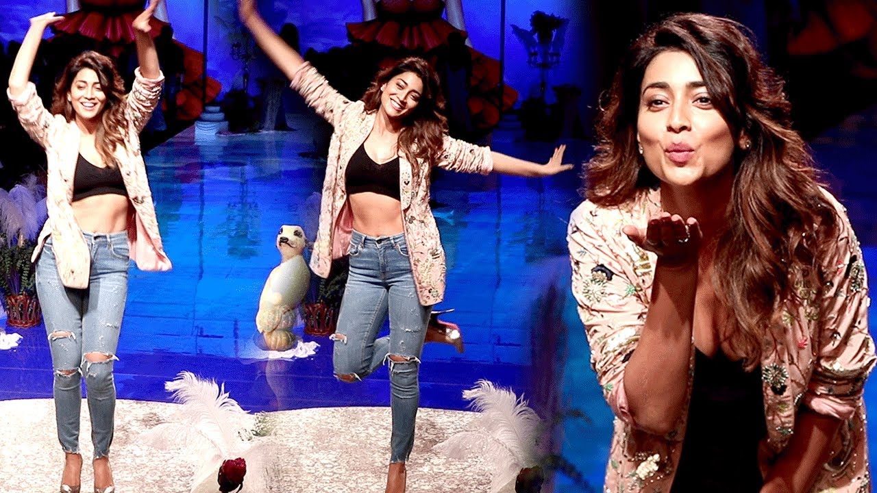 Gorgeous Shriya Saran Back To Back Funny Moments On Ramp @ Lakme Fashion Week 2019