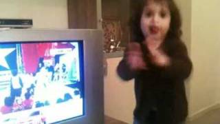 1,5 yasindaki kücük elif oyun havasi bitti ac :)