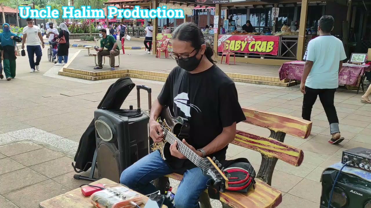 One of the song from Jamal Abdillah, Lead guitar `Keluhan Perantau' covered  by Rizal Busker