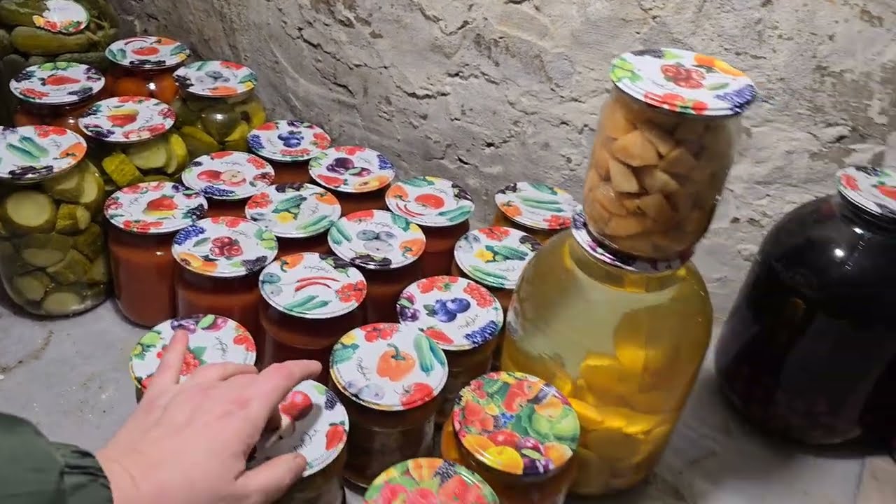 Обзор погреба! Мои Заготовки на зиму, Что осталось)