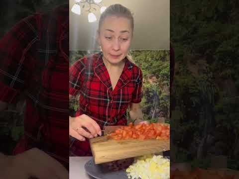 Салат подойдет и просто на закуску и на праздничный стол 👌#салат #мамаготовит