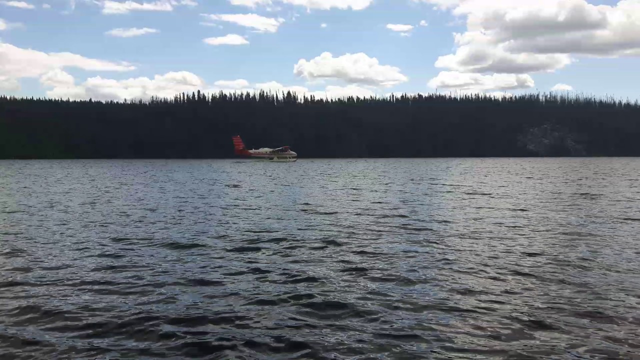 De Havilland DHC-6 Twin Otter on floats takeoff