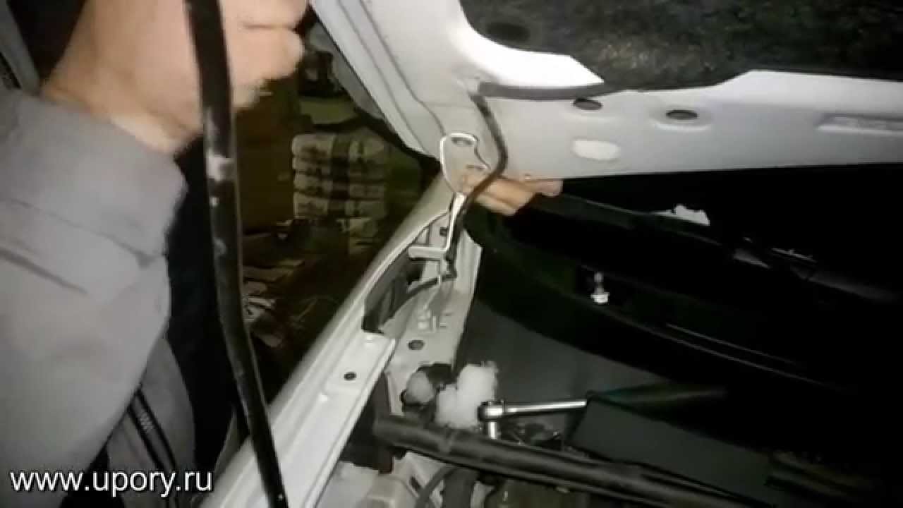 Установка упоров капота