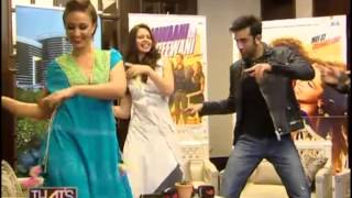 Ranbir Kapoor, Aditya Roy Kapur &amp; Kalki Koechlin teach us how to DANCE!!! YJHD style...
