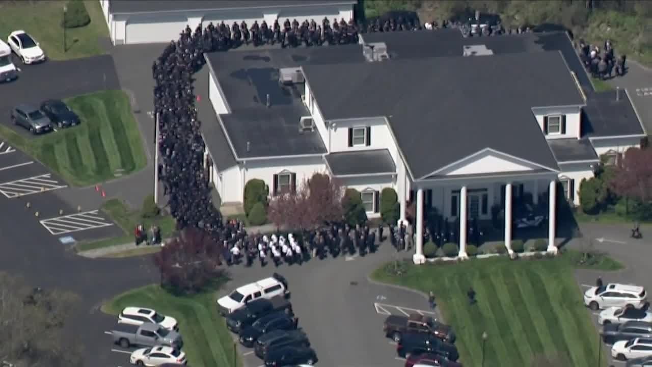 Hundreds attend wake for fallen Mass. officer - YouTube