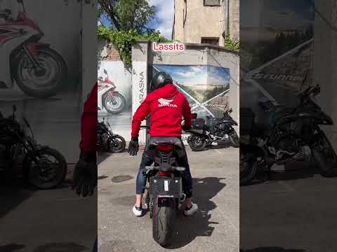 Videó: Kézi motorkerékpár vezetése (képekkel)