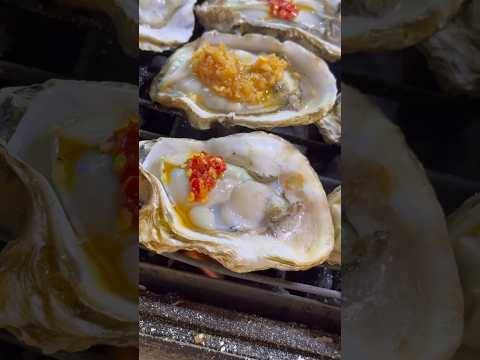 Street food. Hot oysters, trying it for the first time / Уличная еда. Горячие устрицы Пробую впервые