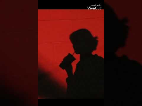 صور بنات بلون الاحمر