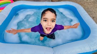 कृष्णाचा स्विमिंग पूलमध्ये किती फेस झालाय 🥳 Kids Swimming pool #kids