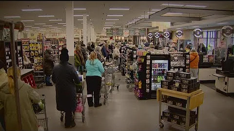 Minnesotans rush to get last-minute groceries and supplies before winter storm