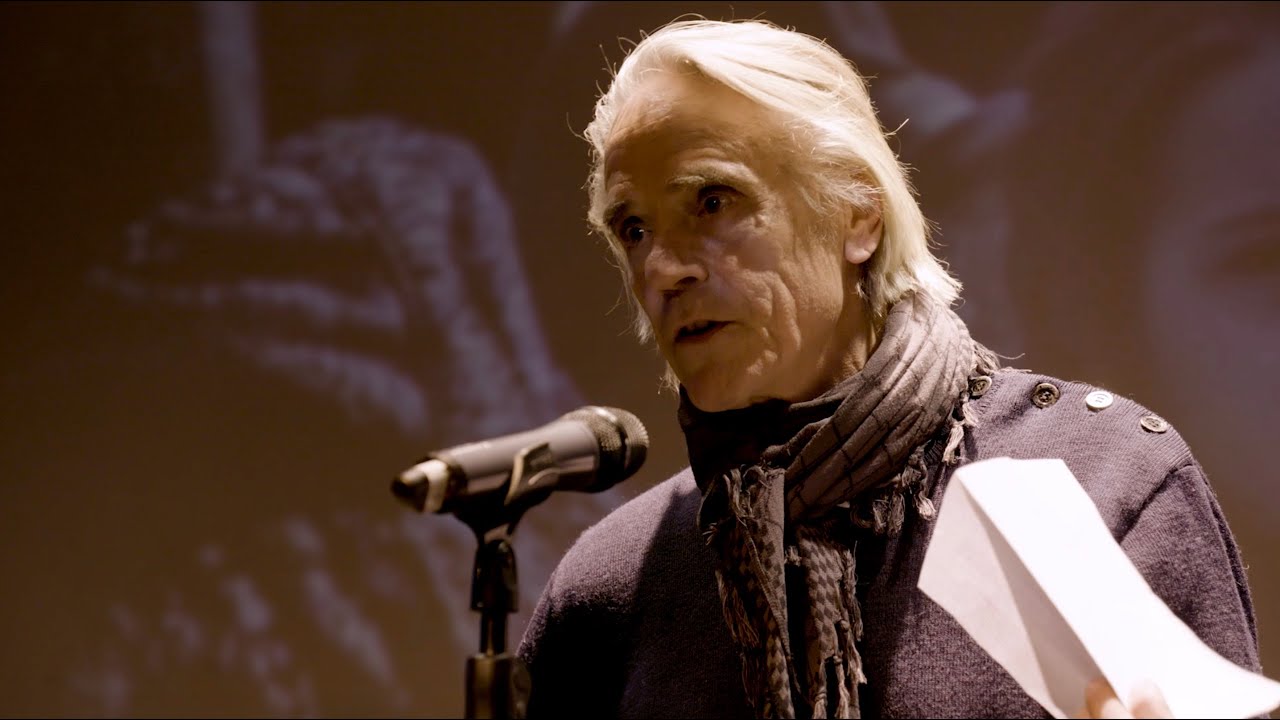 Jeremy Irons reads an extract from Maria Stepanova’s “The war of Putin’s Imagination