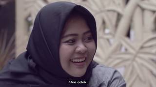 KREATIF!!! Adek Berjilbab Biru dibuat versi EDM dengan 4 BAHASA!!!