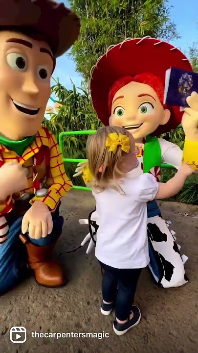 When you finally get to meet your favorite toys  #disney #toystory #woody #jessie #hollywoodstudios