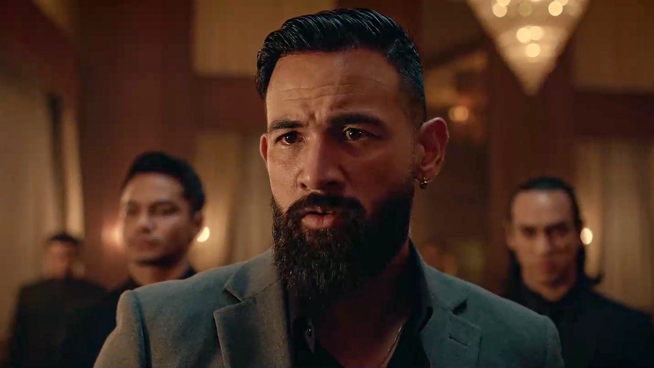 يوم فرحه لقي مراتة مقتـ ولة بطريقة وحشية بس ال عمل كدا نسي أنة زعيم  أقوي منظمة أجرامية وهيندمه ملخص