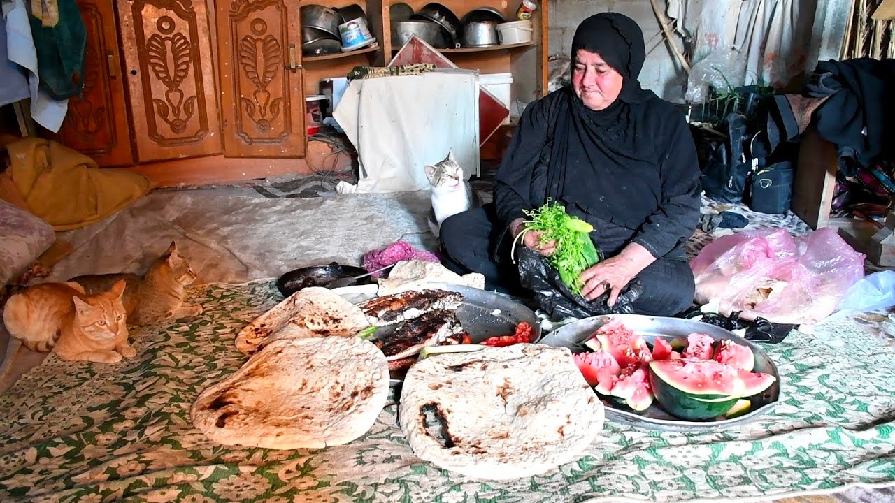 عزيمه بسيطة في بيت الحجية فاطمه سمك مسكوف بثواب وجه الله صح الأكل بسيط لكن لمة الحبايب أهم شيء