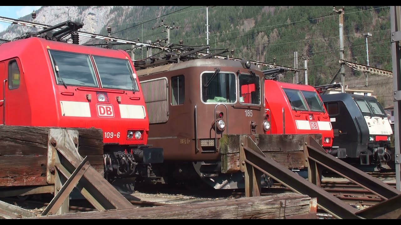 Bahnverkehr in Wassen und Erstfeld Gotthard 03/2012