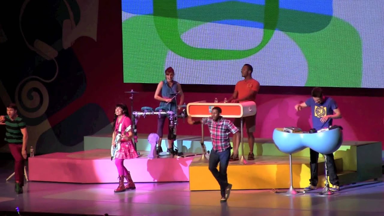 Ava and Lucas at the Fresh Beat Band Concert."A Friend Like You", "Loco