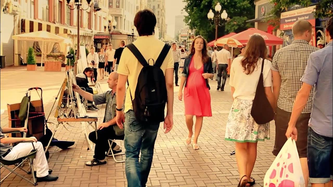 песня прямо на стол она расселась