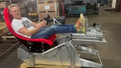 Highend Simracing Simulator. All Cars One Switch. SimSwitch. Testing our first Prototype