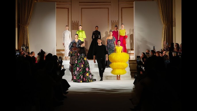 Louis Vuitton Fall Winter 2023-2024 - RUNWAY MAGAZINE ® Official