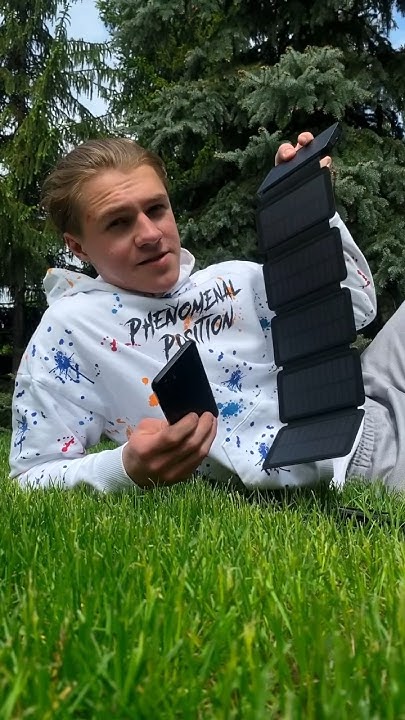 Заряжаем телефон в лесу с помощью повербанка с солнечной батареей ...