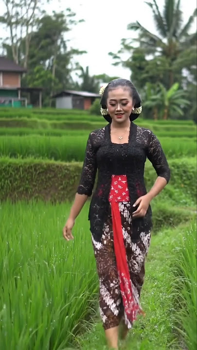 Keanggunan Pagi di Sawah 🌾 | Estetika Gadis Tradisional #cinematicshorts #kecantikantradisional