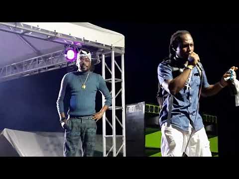 MAN GRABS MIC FROM BEENIE MAN HAND ON STAGE Watch What Happened @Louie Culture   Show 