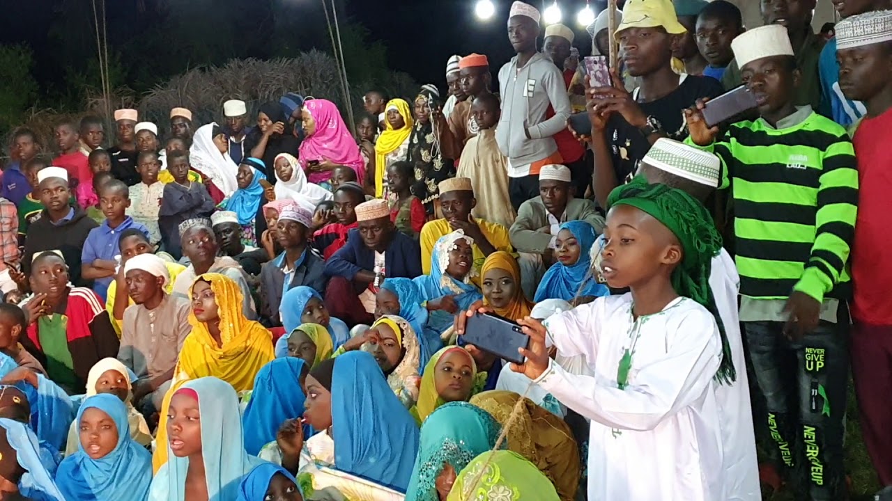 Tazama Tahdhibu wasimamisha watu Hadharani